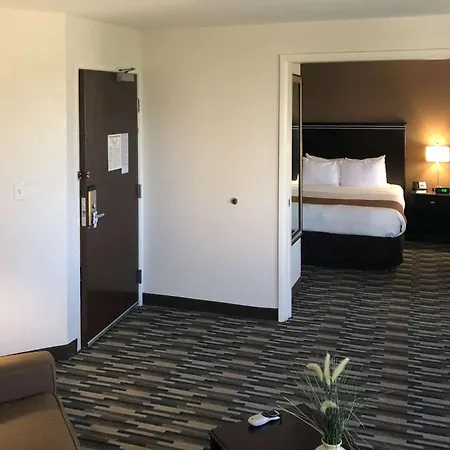 Quality Inn & Suites Denver International Airport Exterior photo