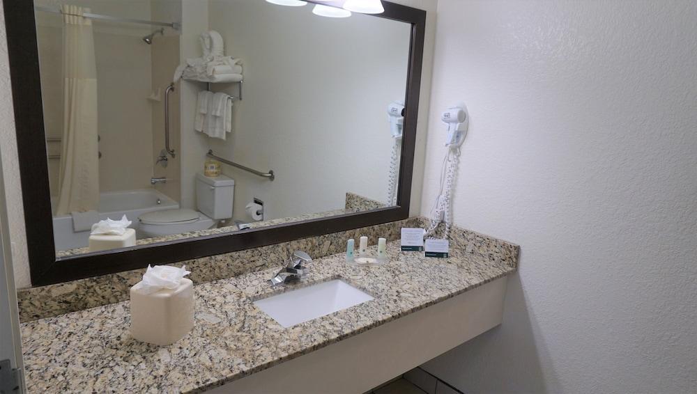 Hotel Quality & International Airport
