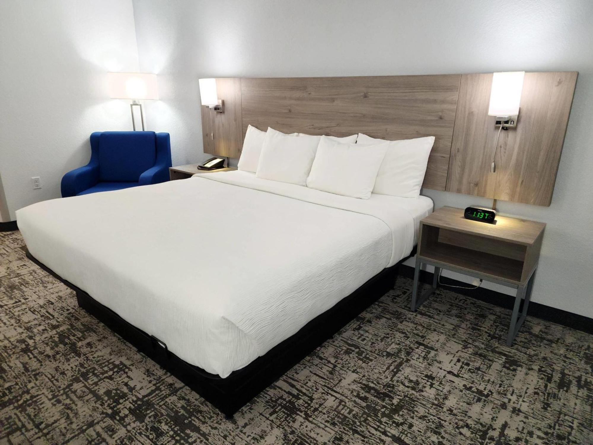 Quality & International Airport 3* Denver