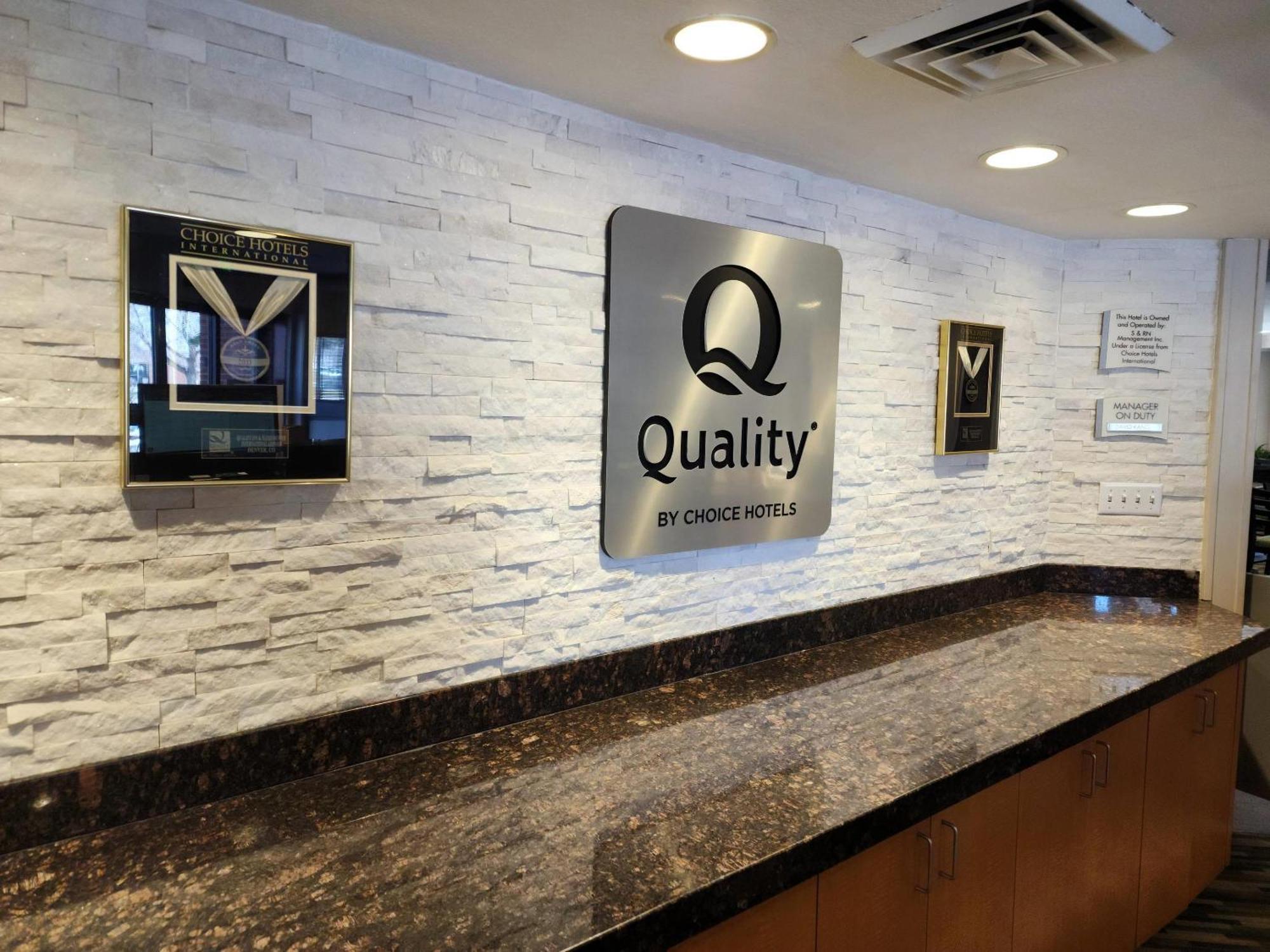 Quality & International Airport Hotel 3*