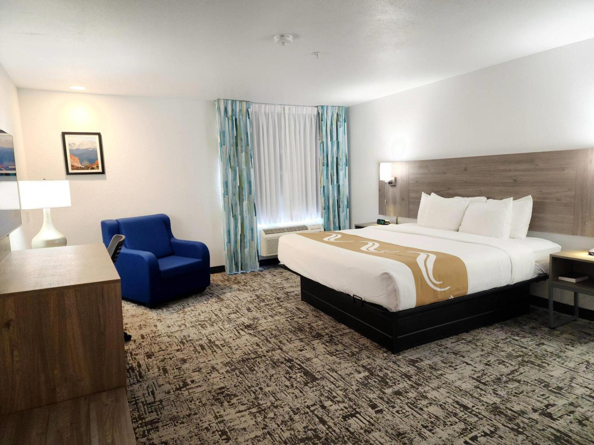 Hotel Quality & International Airport 3*