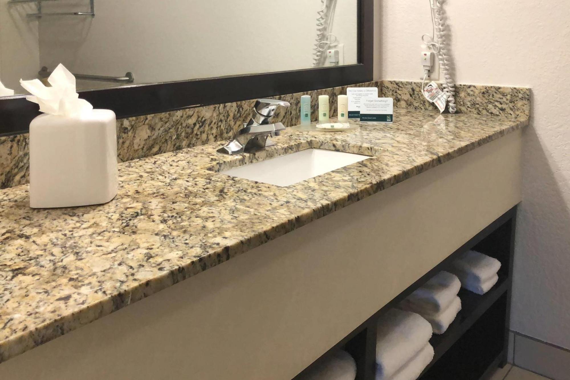 Hotel Quality & International Airport
