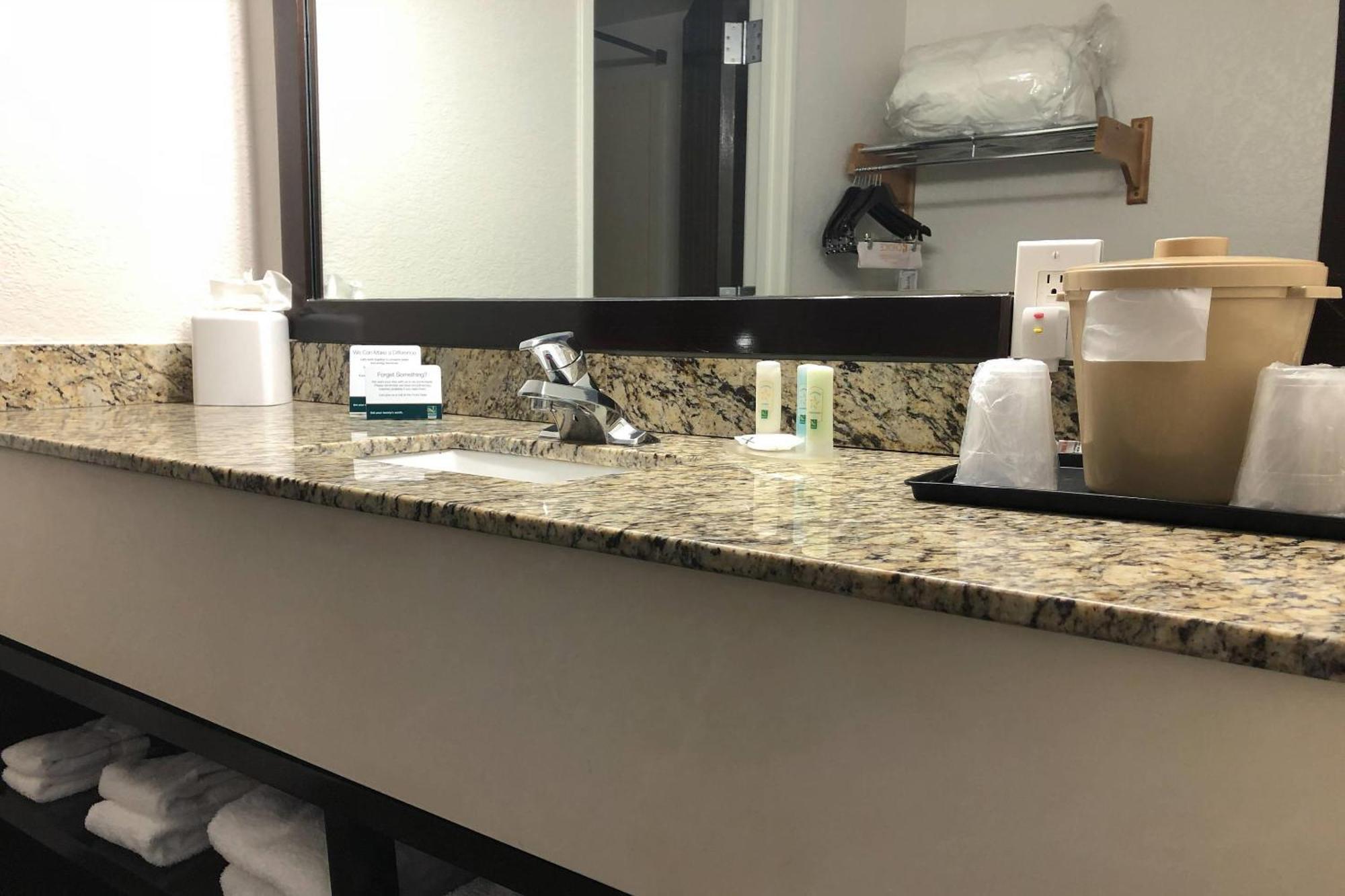 Quality & International Airport Hotel Denver