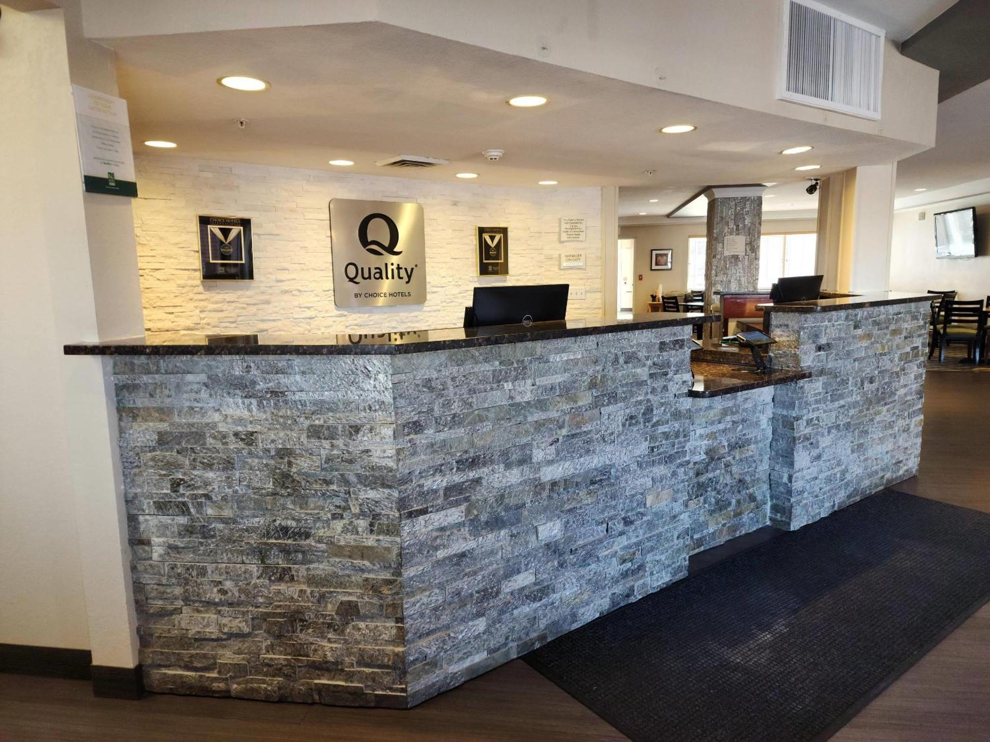 Hotel Quality & International Airport